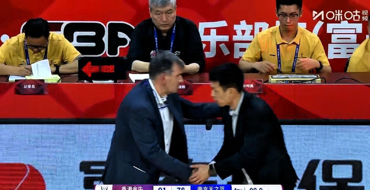 今天真是江苏篮球的黑暗之夜，同一天，两支甲A球队被甲B球员爆冷，同曦输金牛，江苏