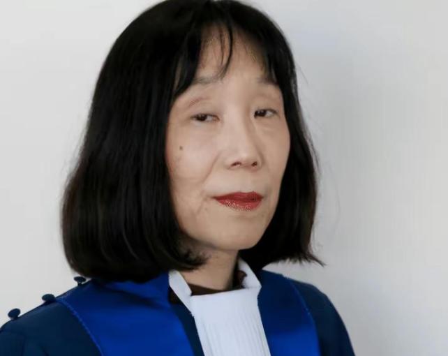 一个日本女法官，名叫赤根智子，今年69岁。2023年，她签署了一份逮捕令——对象