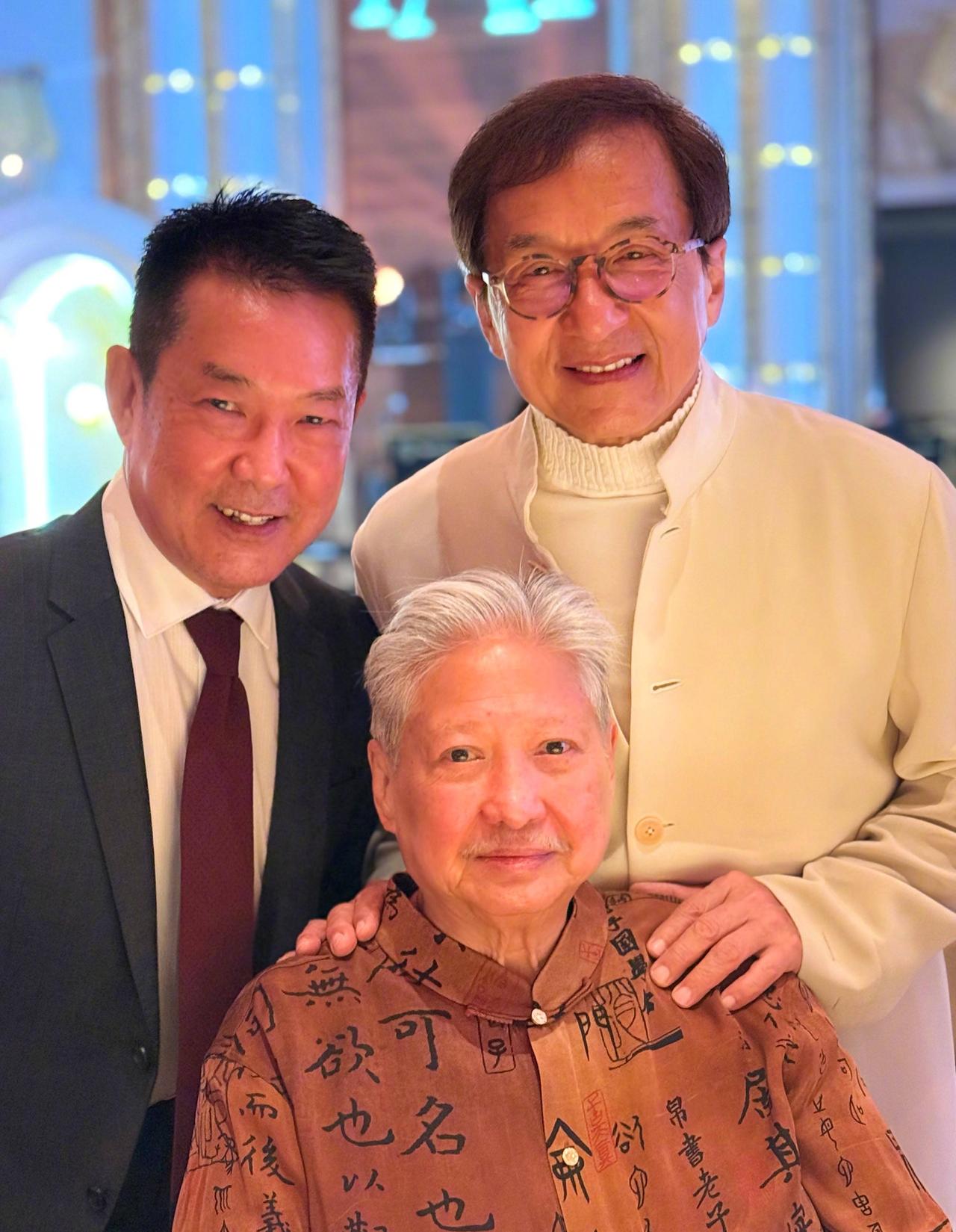 香港娱乐圈下一个人应该是洪金宝了，最灵活的胖子依旧是胖子。施南生的追思会