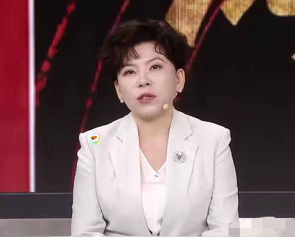 邓亚萍和刘国正点评这次比赛，一下点醒好多人。他俩说了，莎莎和大头单打确实都能