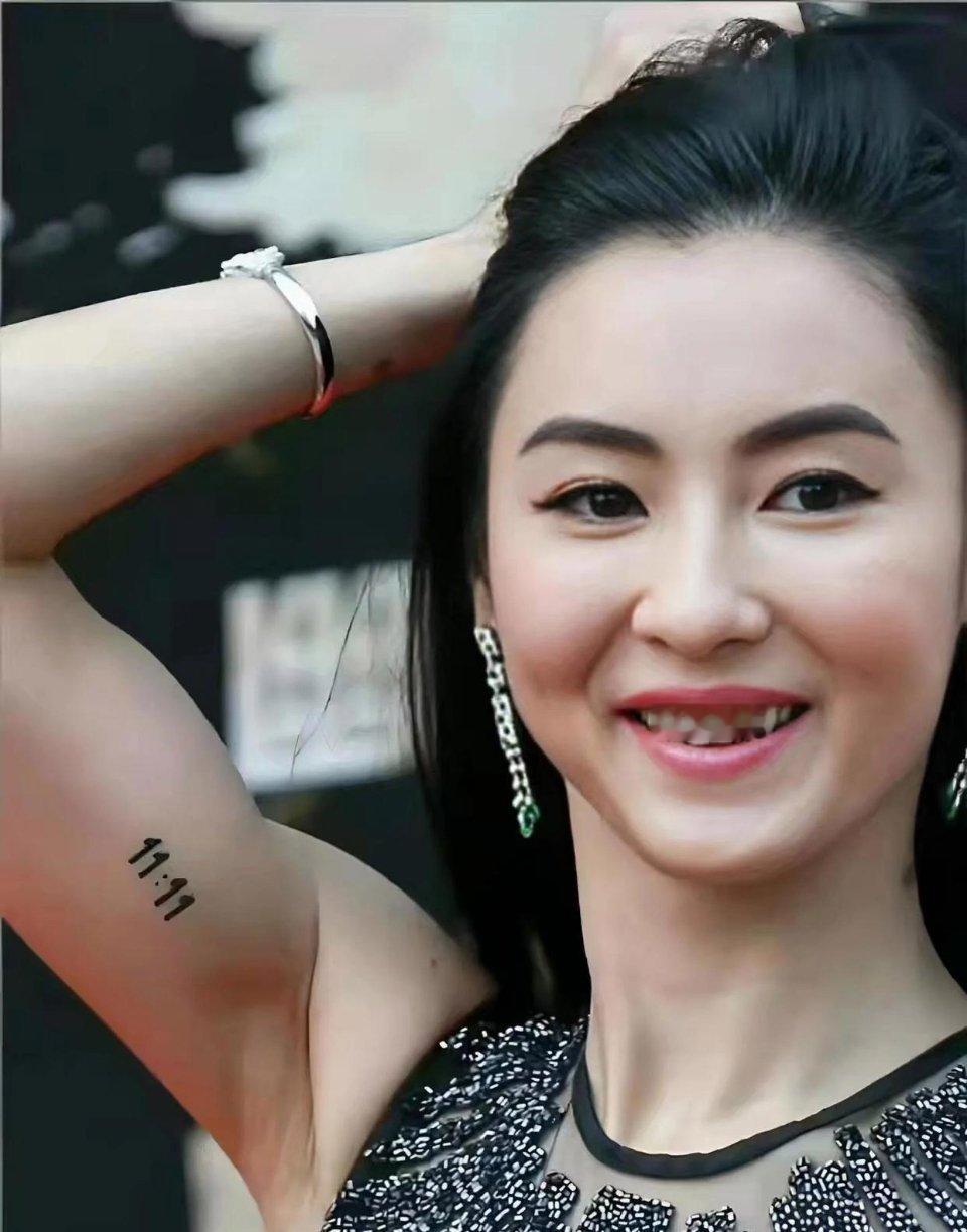 很好奇张柏芝的纹身是什么意思，有人懂吗?