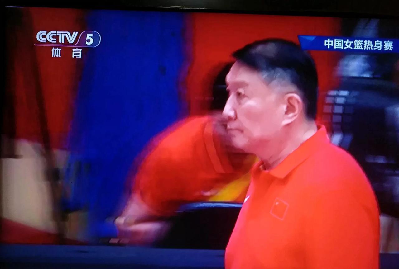 一直没弄明白，宫鲁鸣身为中国篮协副主席，属于领财政工资的正规国家行政干部。怎么就