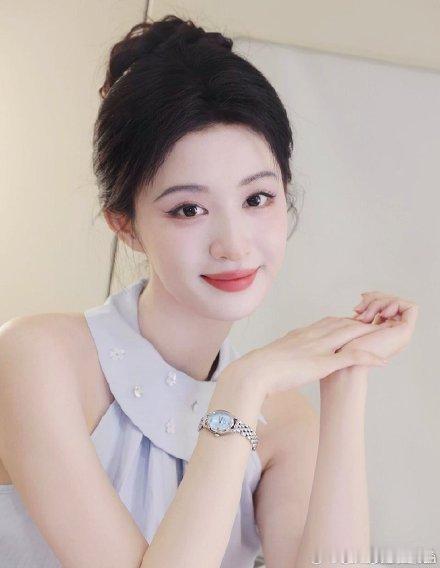 王楚然极限5分钟化了一个妆粉丝问化没化妆，她直接说极限5分钟搞定，可就算遮