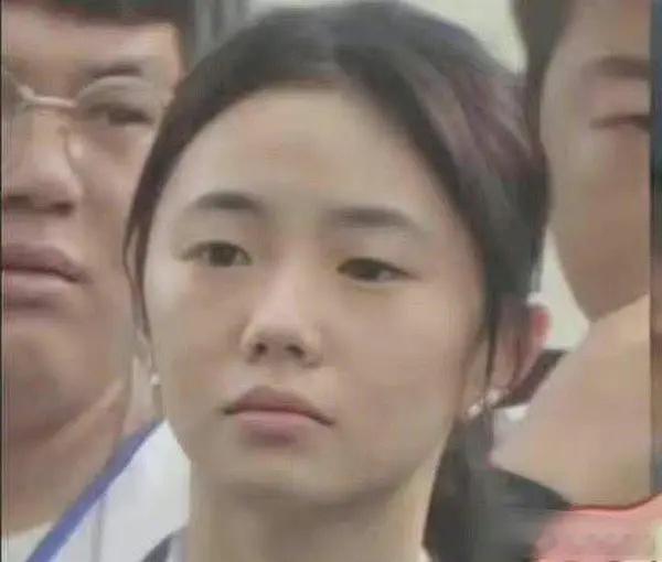 化眼妆真的很重要吧…刘浩存没贴双眼皮贴都认不出来了​​​