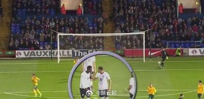 【英格兰内讧!前曼联天才掌掴曼联飞翼(图)】北京时间10月17日英格兰顺利进军世