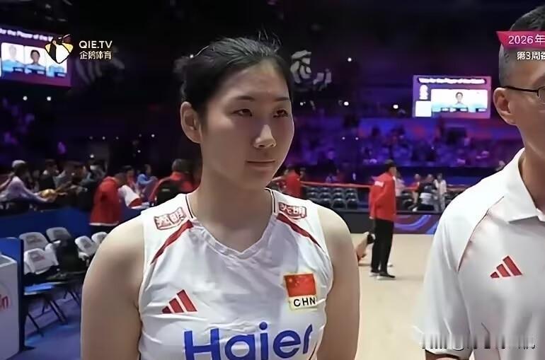 低调实在的李晨瑄！输给意大利女排后，砍下全队最高分的小将李晨瑄，在赛后混采区接受