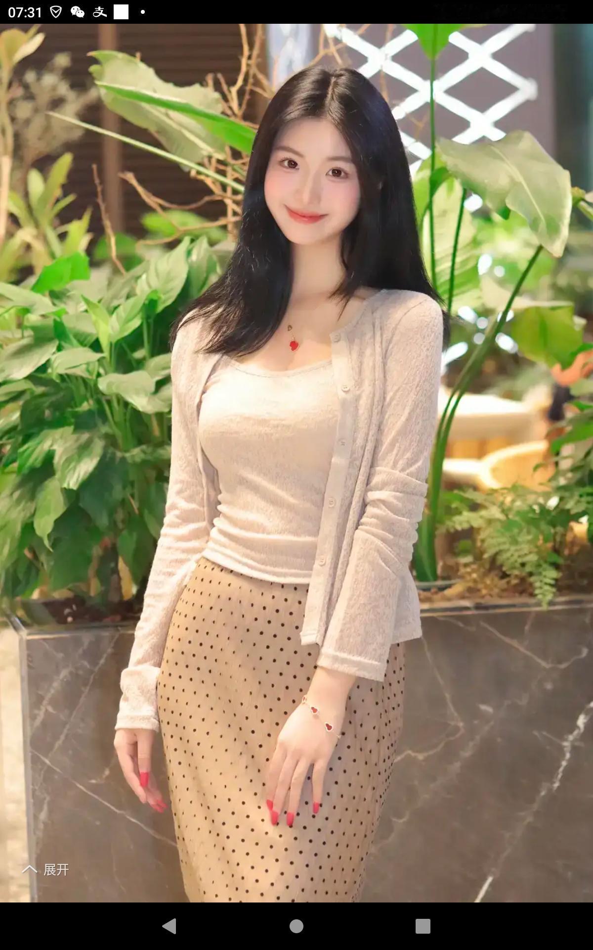 你喜欢哪一种气质的美人?就这样的就行了！！！有味道颜值有气质佳！！！我喜欢！！