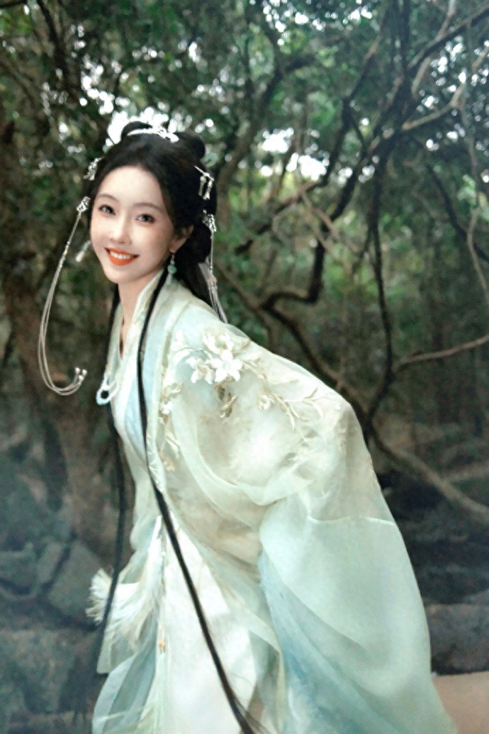明星宣璐仙女古风写真：美如画中仙！