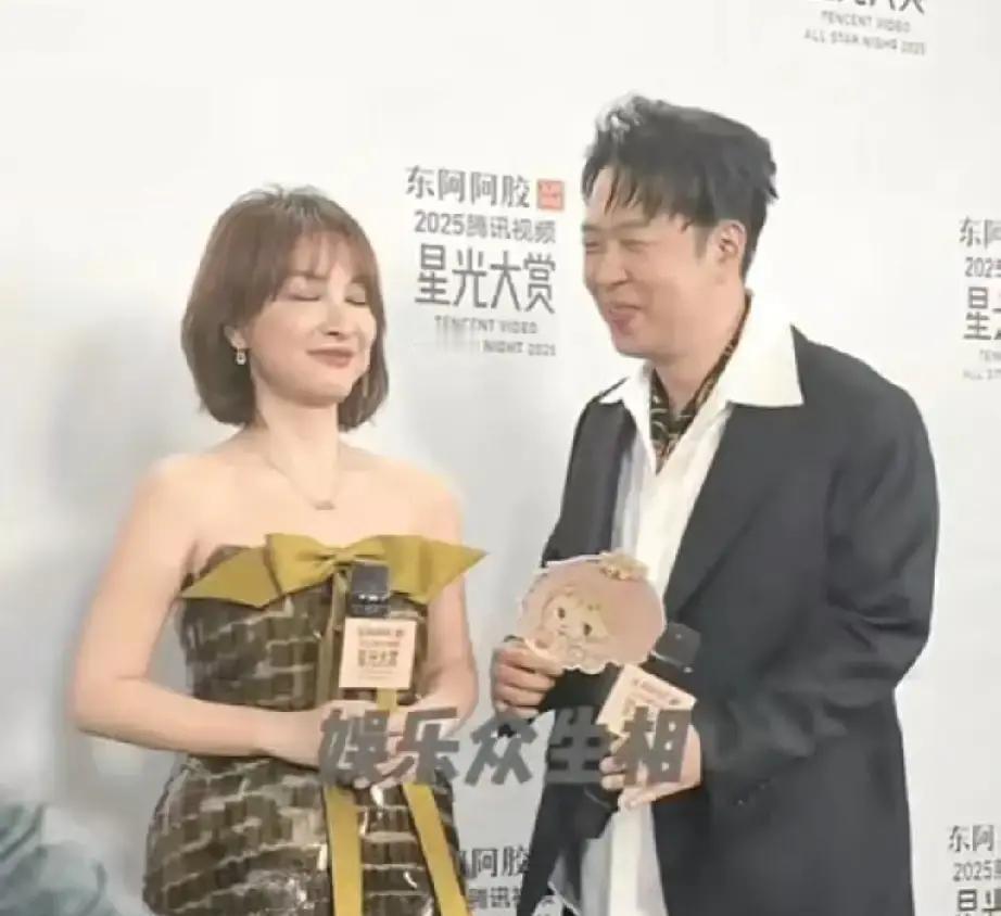 杜海涛的每个贴近，吴昕的每次闪躲，都指向同一个残酷事实：有些“友谊”只是单方面的