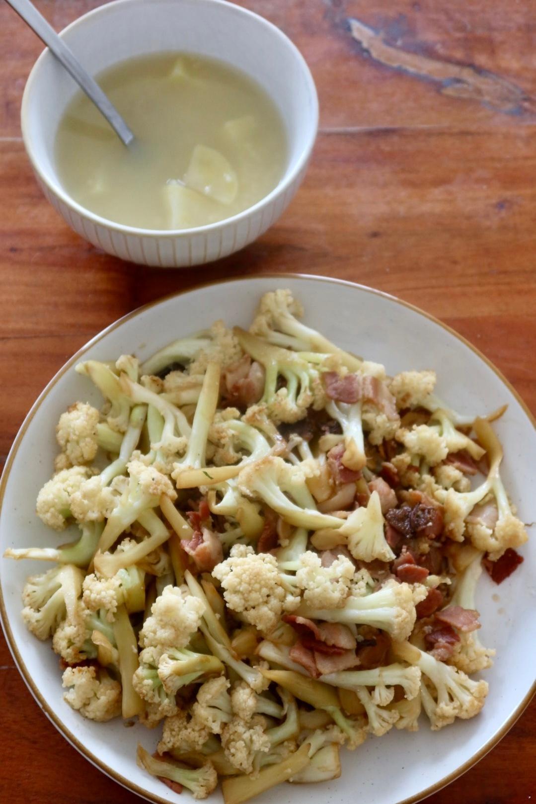 抗炎饮食day89✅加回了小米和纯荞麦面早餐：牛油果🥑香蕉🍌椰奶奶昔午餐：培