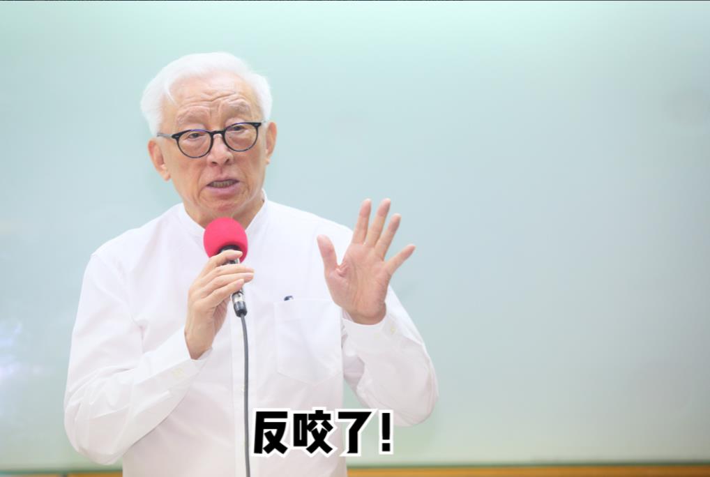 顽固“台独”曹兴诚与民进党决裂后，又反手捅了一刀。首轮“大罢免”惨遭25比0