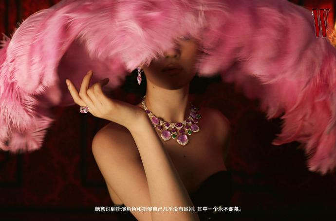 笑死我了！关锦鹏为了展示珠宝，不得不遮住刘亦菲的脸！关锦鹏可以说拍了一辈子美人
