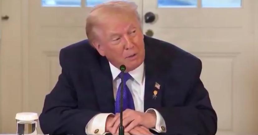 特朗普今天（1月14日）发文说：“在我领导下，经济一片繁荣！制造业复兴与家庭收入