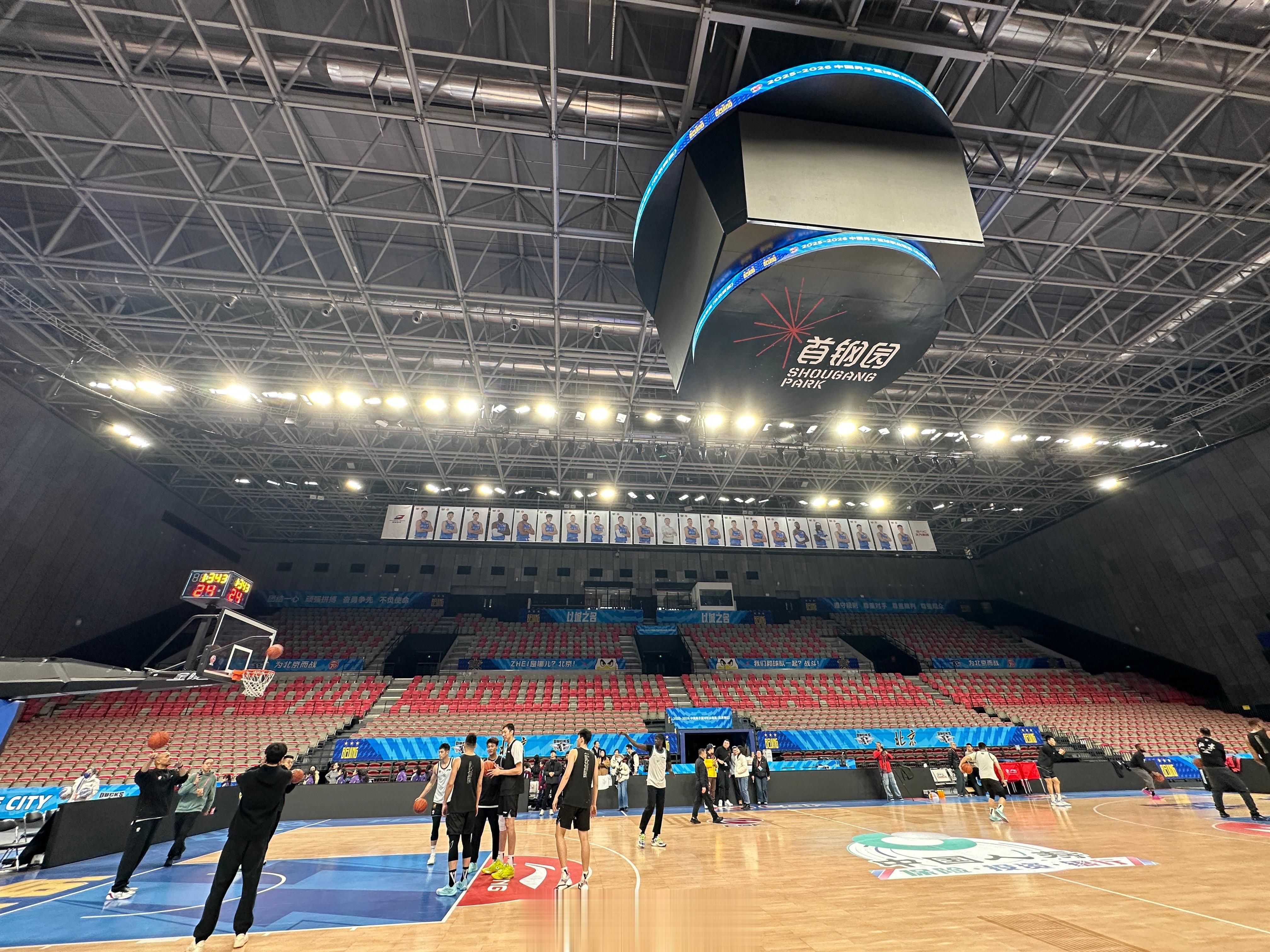 媒体人分享北京男篮训练图集并配文: 想念我的爱酱