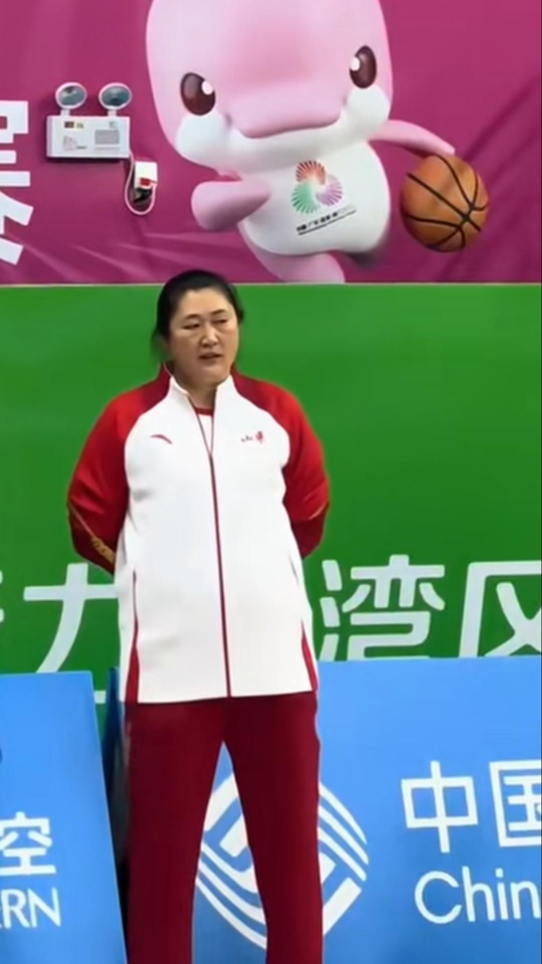 【中国女篮张子宇遗传父母强大篮球基因，篮下威武霸气，未来可期。】张子宇出生篮球世