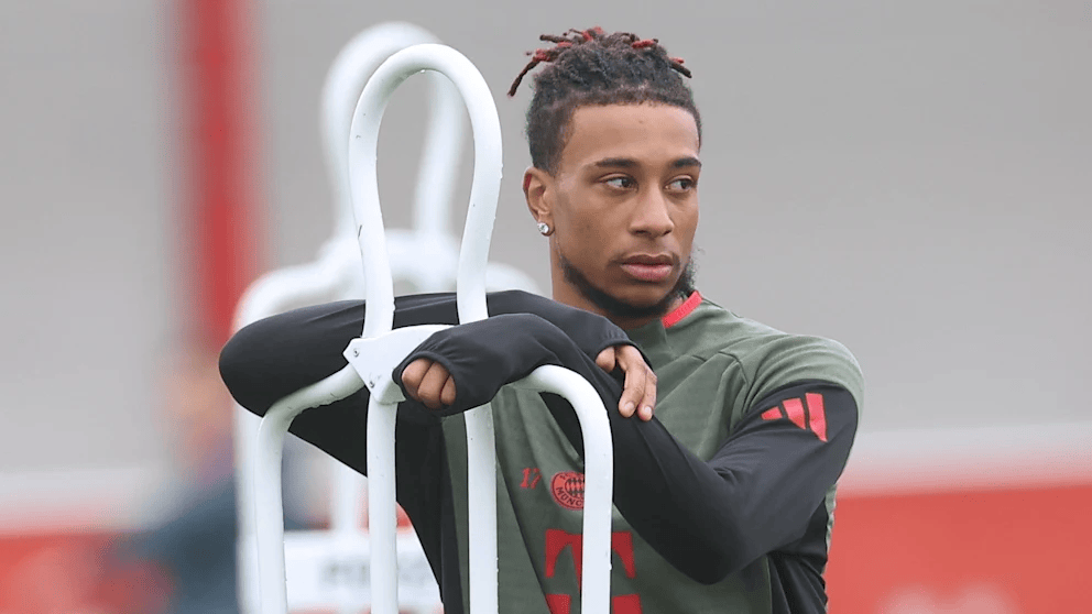 图片报: 奥利塞训练中佩戴耳钉, 并且得到孔帕尼允许