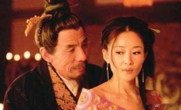 古时有个谭知府年过五旬，纳了一房芳龄二八的美妾春娘。这女子不仅长得美而且温柔解意