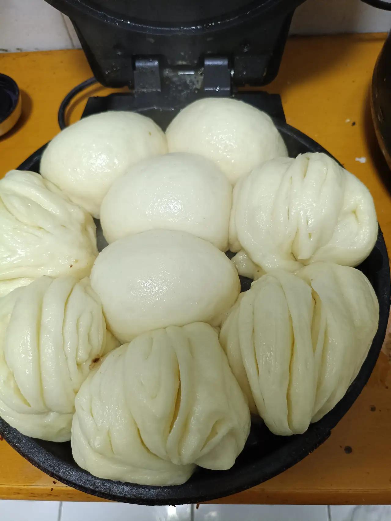 蒸馒头,用冷水还是热水?记得小的时候妈妈蒸馒头都是等蒸锅里的水烧开了