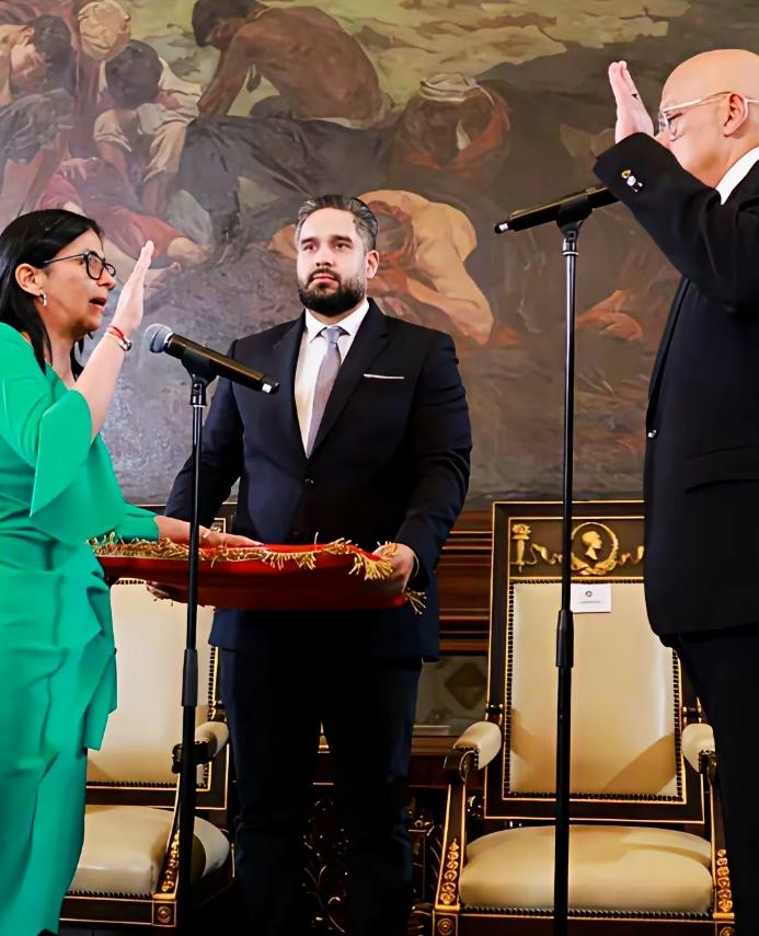 马杜罗儿子见证代总统宣誓就职时，内心是什么样的复杂心情呢？马杜罗儿子此刻在想什