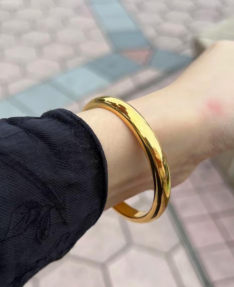 黄金又涨价了，去店里问了问已经到1048一克了，真是买不起了……默默拿起自己的
