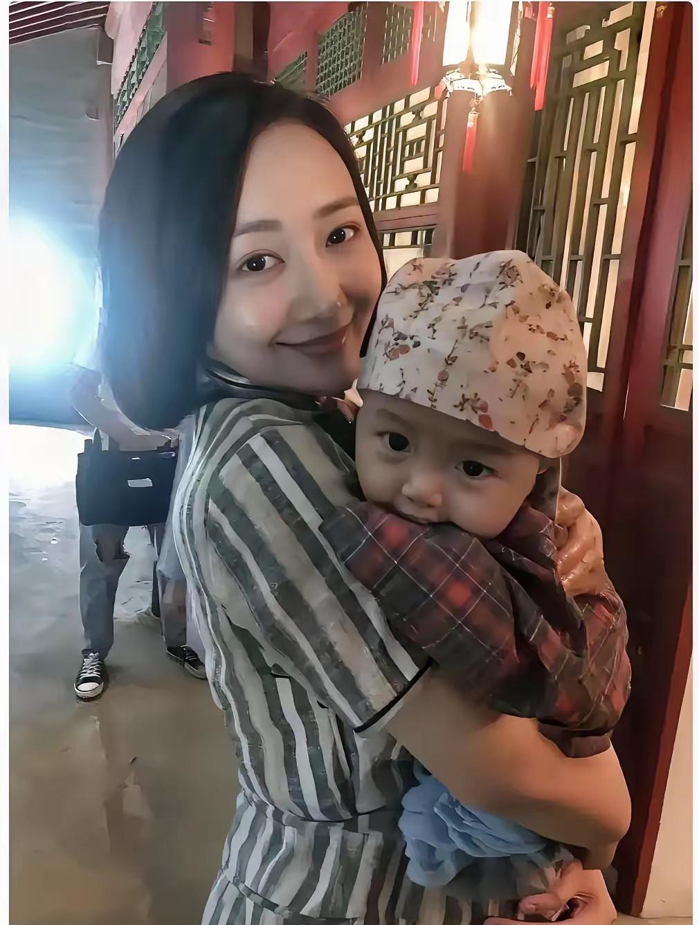 我朋友是明星助理，她跟我说了句大实话，像王鸥这样，44岁了，想要个孩子，又不想将