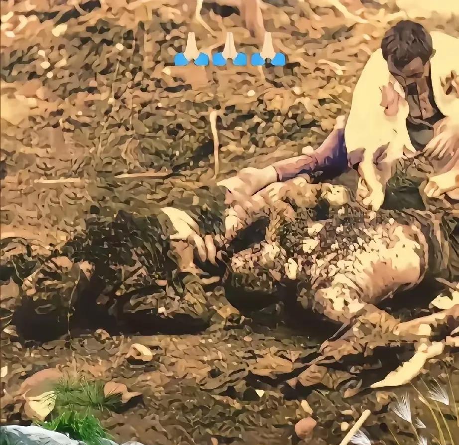 这张照片拍摄于1984年越南前线的照片，照片上看到的是两名运送物资士兵遭受炮弹惨