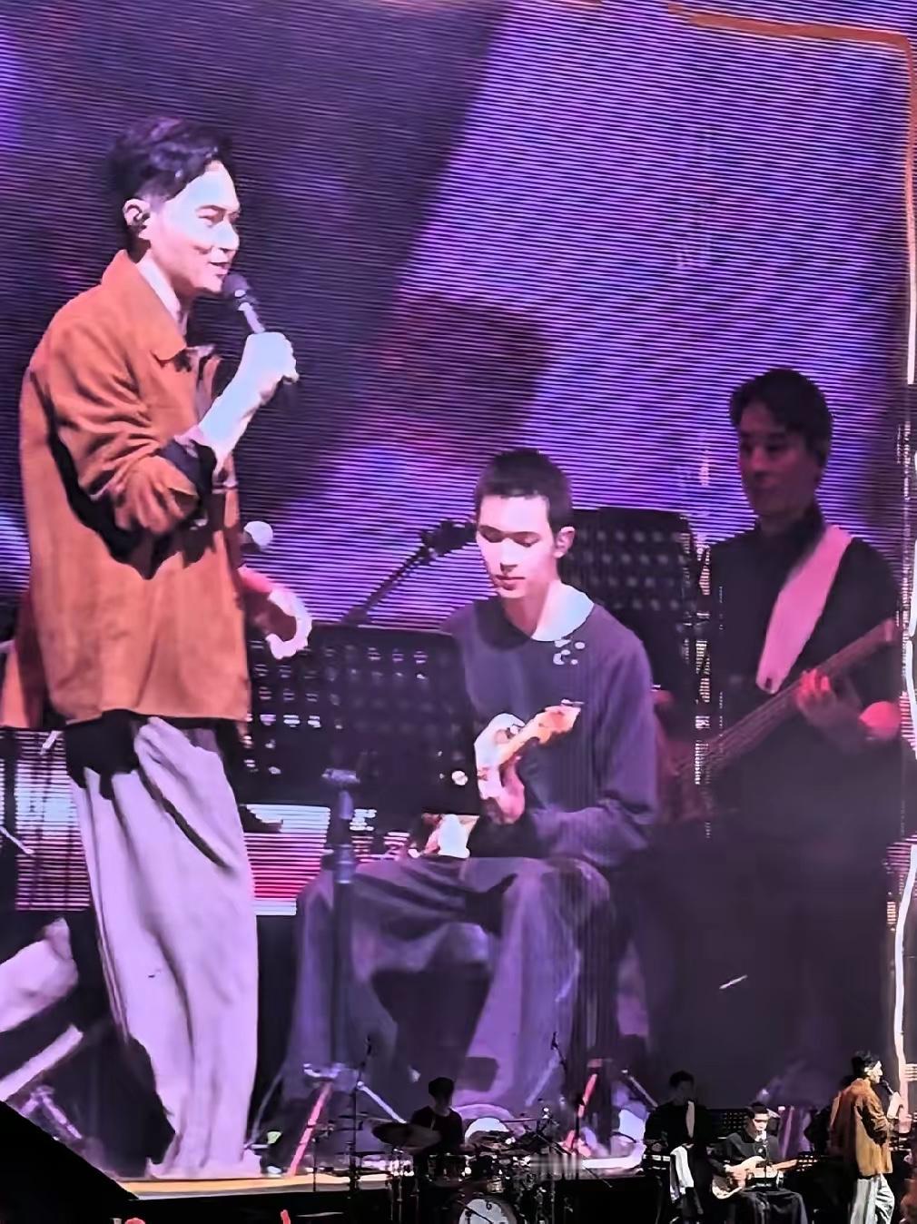 张智霖儿子简直太优秀了！张智霖广州演唱会藏了个没人提前剧透的大彩蛋！他19岁的儿