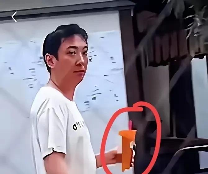 不知大家有没有发现，自从万达深陷债务危机之后，王思聪基本上就没笑过了。而且他基
