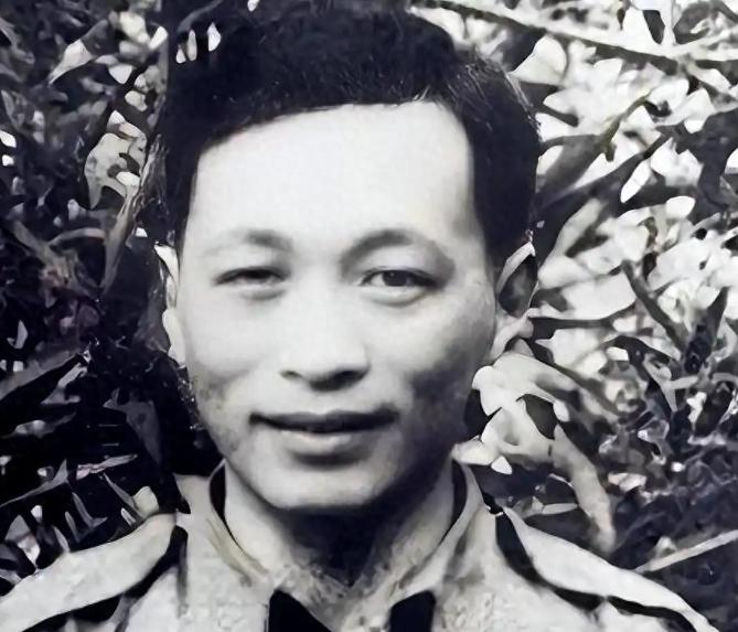 潜伏延安9年！他算得上是戴笠手下最成功特务，还曾贴身工作在教员身边。延安抗大的课