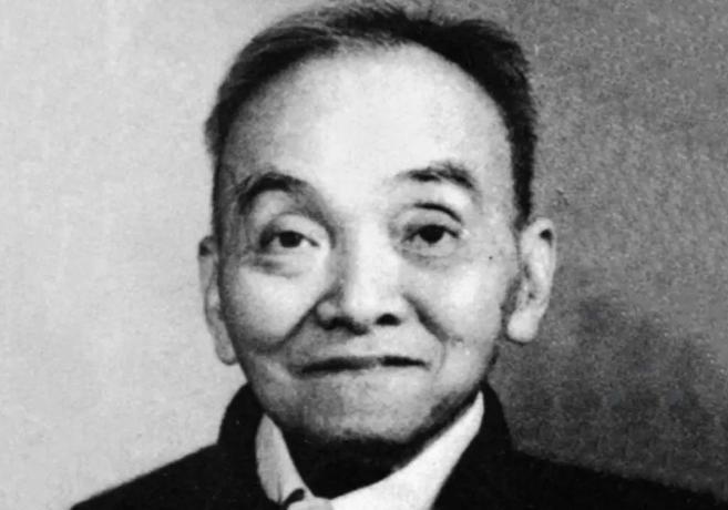 1949年，范纪曼死刑前夜，突然对狱警表示，自己肚子疼要去上个厕所，然而面对这样