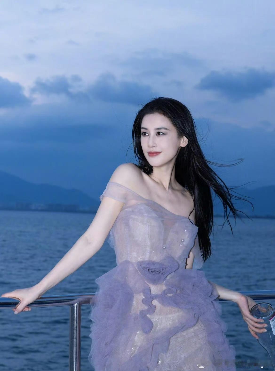 黄圣依说她不接受婚前同居，我特意去查了一下当时黄圣依和杨子的恋情……原来他们