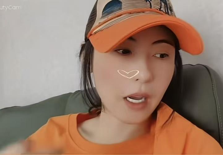 张柏芝带两个儿子出门笑死了！首先梳妆打扮好的第一个永远是张柏芝，她说自己只需