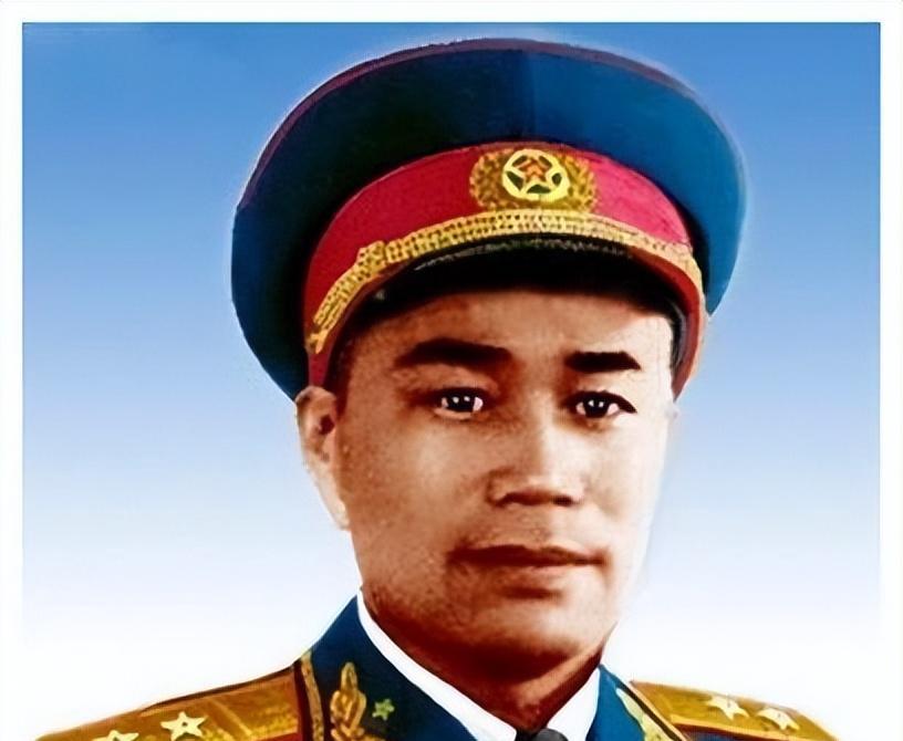 日军少将长川带着十几个军官视察“叛国投敌”黄宇宙的部队，长川发觉不对劲，掏腰刀就