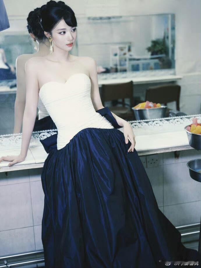 王楚然尖叫之夜造型这张脸太美了，看一眼就心动了，千金大小姐！