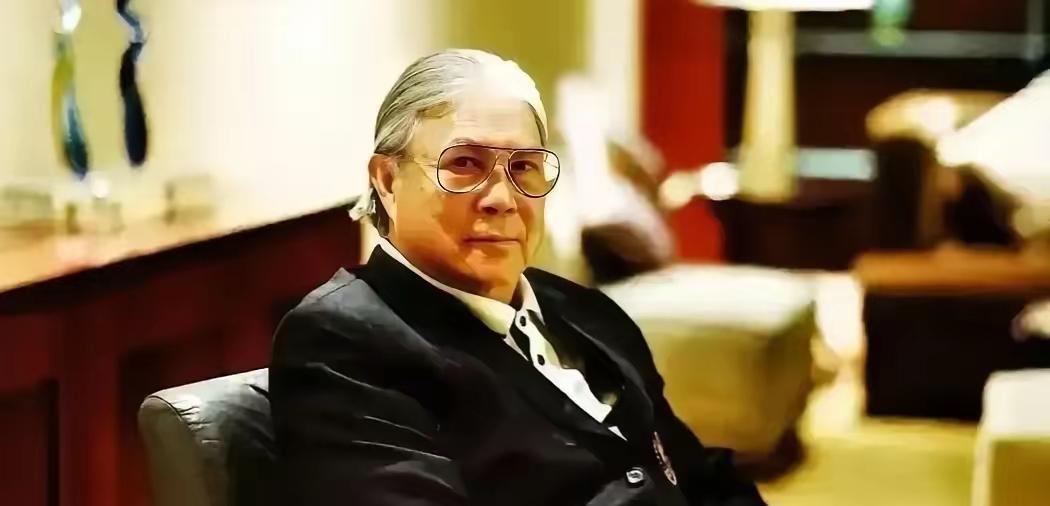 2005年，朱玲玲向霍震霆提出离婚，霍震霆什么也没说，只提了一个要求:“离婚可以