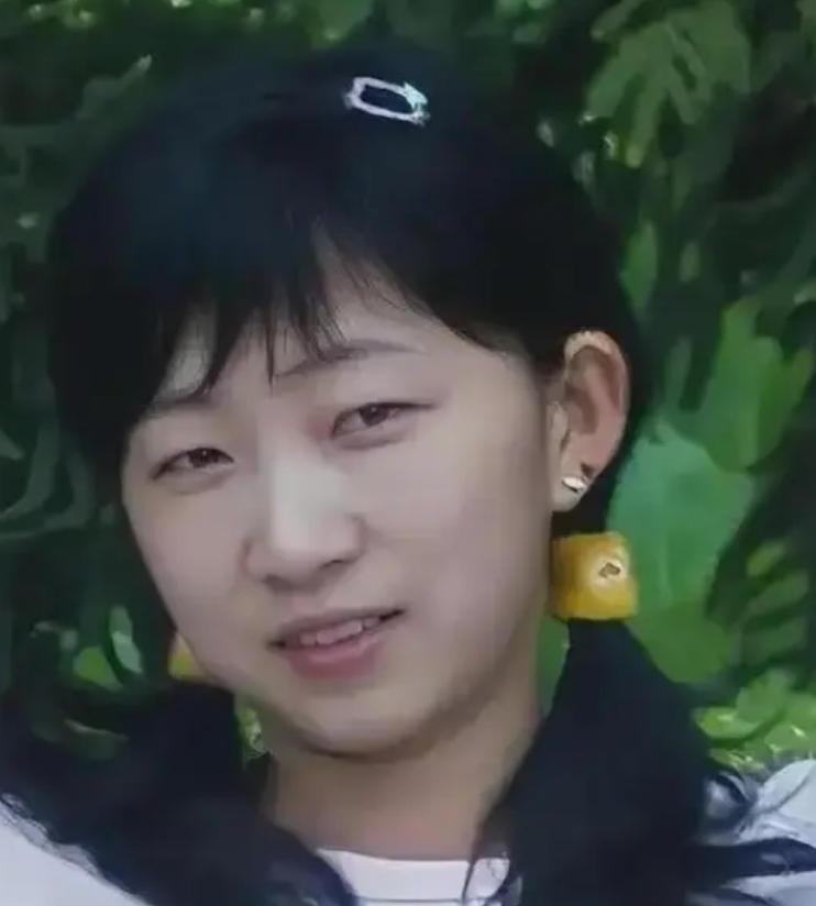 1968年，林碧春在18岁时远嫁47岁非洲总统，成为王妃，婚后备受宠爱。但生下两