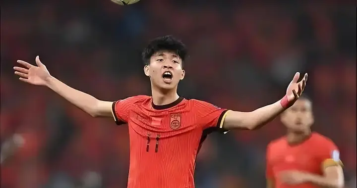 王钰栋: 不仅是战术上的进攻发起点, 更是球队的精神支柱。