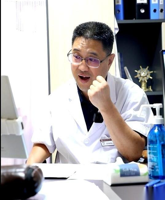 我算是看明白了，很多时候折磨一个人的，根本不是那个叫“精神分裂”的病。是你的脑