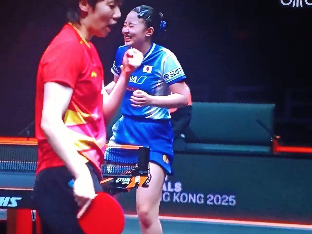 面对国乒两大超级高手王曼昱和孙颖莎，张本美和的感觉是不一样的。先说