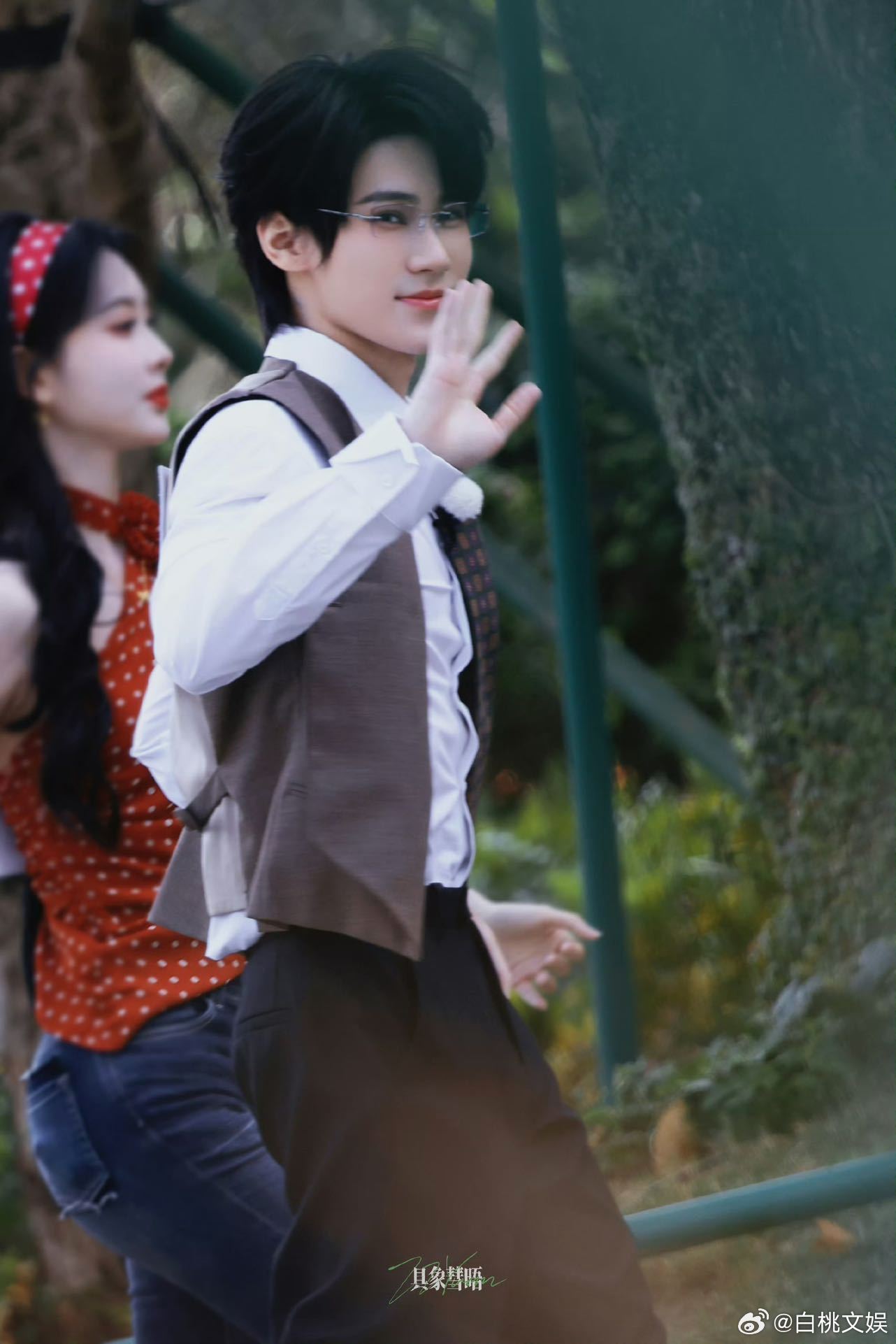 孟子义让张真源出去给粉丝打招呼孟子义帮粉丝喊张真源奔跑吧孟子义真的好会替粉丝着