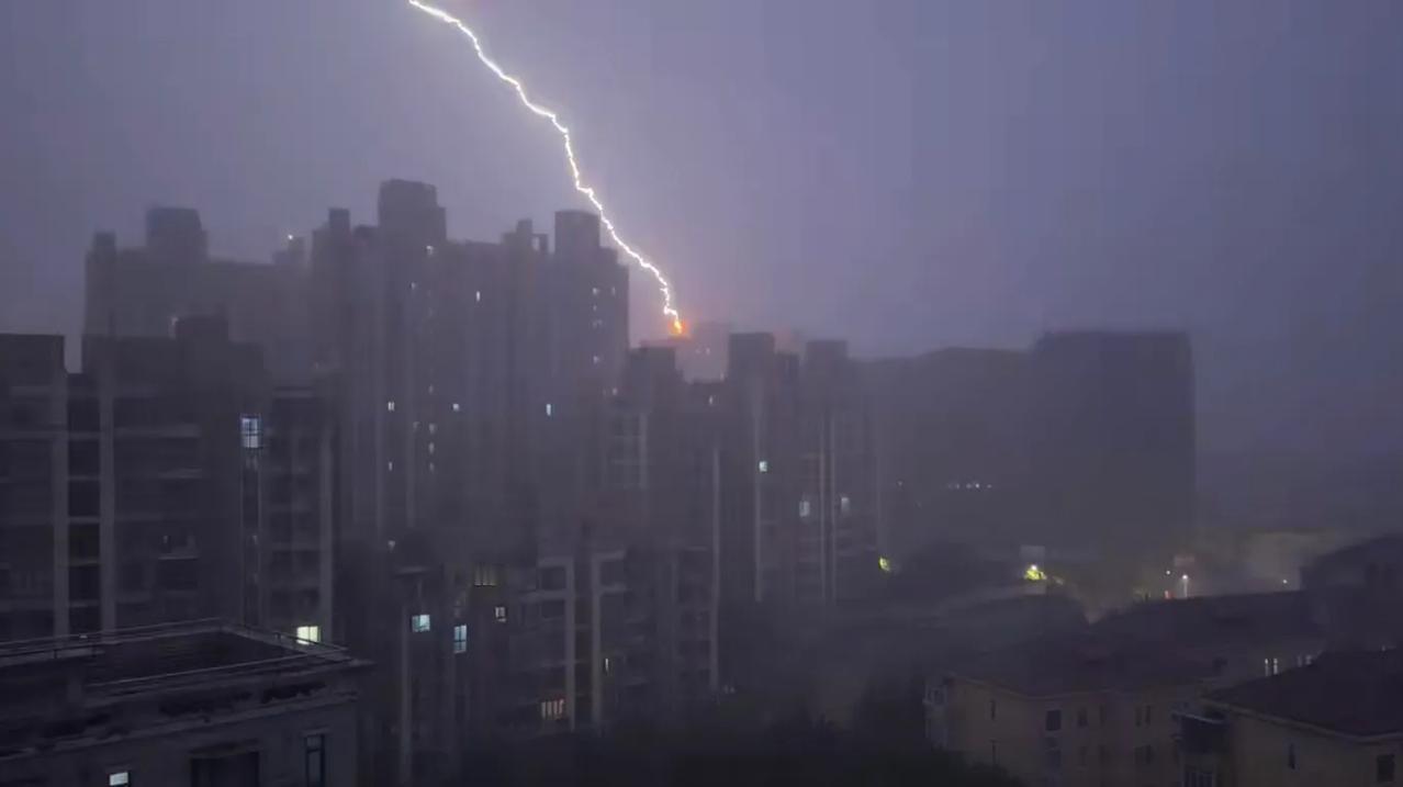 一声惊雷，上海一夜入冬……[无奈吐舌]城市观察员