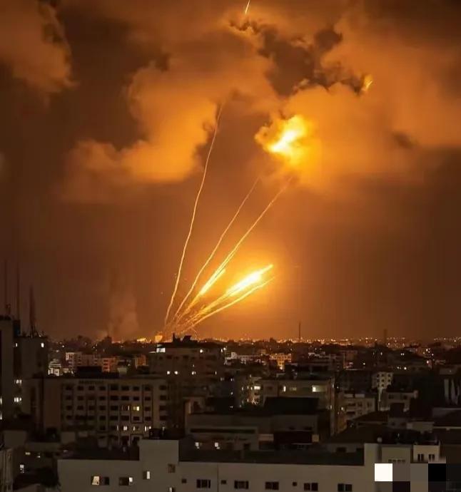 以色列终于承认怕了。我们发现没有，以色列当初在空袭伊朗时候，很嚣张，根本没把他当