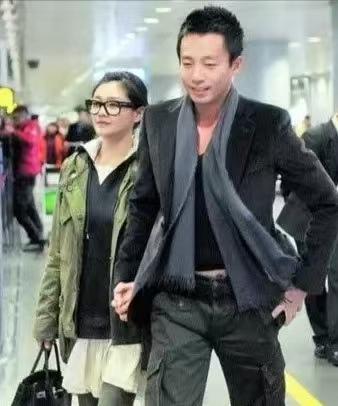 不知道为什么？一眼望过去总是感觉汪小菲跟大S并不是那么契合，即便他们曾经在一起过