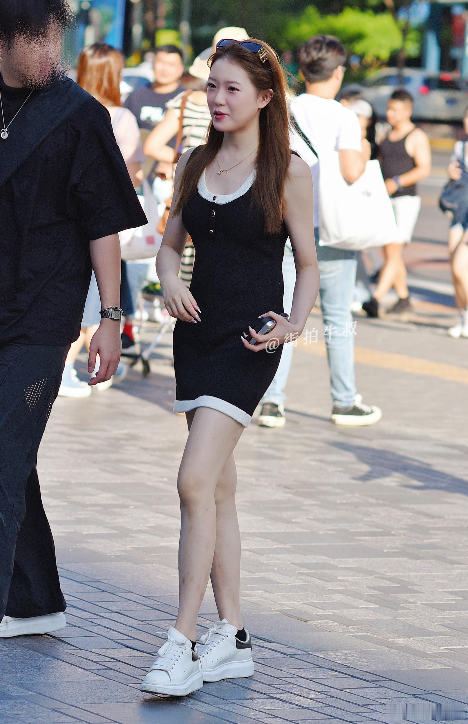 小香风的U领针织短裙