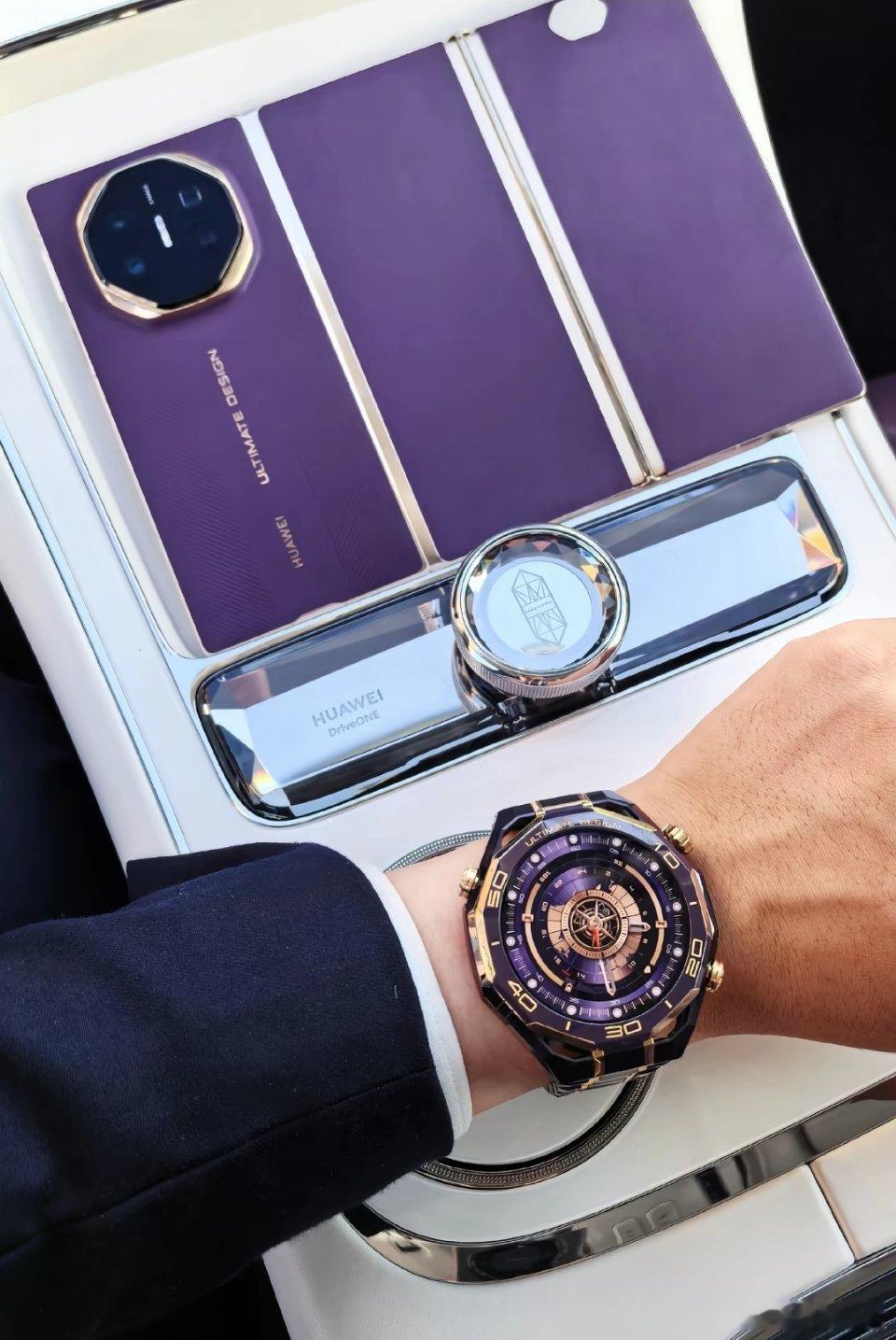 华为“至高”三件套，三折叠，非凡大师手表，尊界S800。想起图2网友的那句“选华