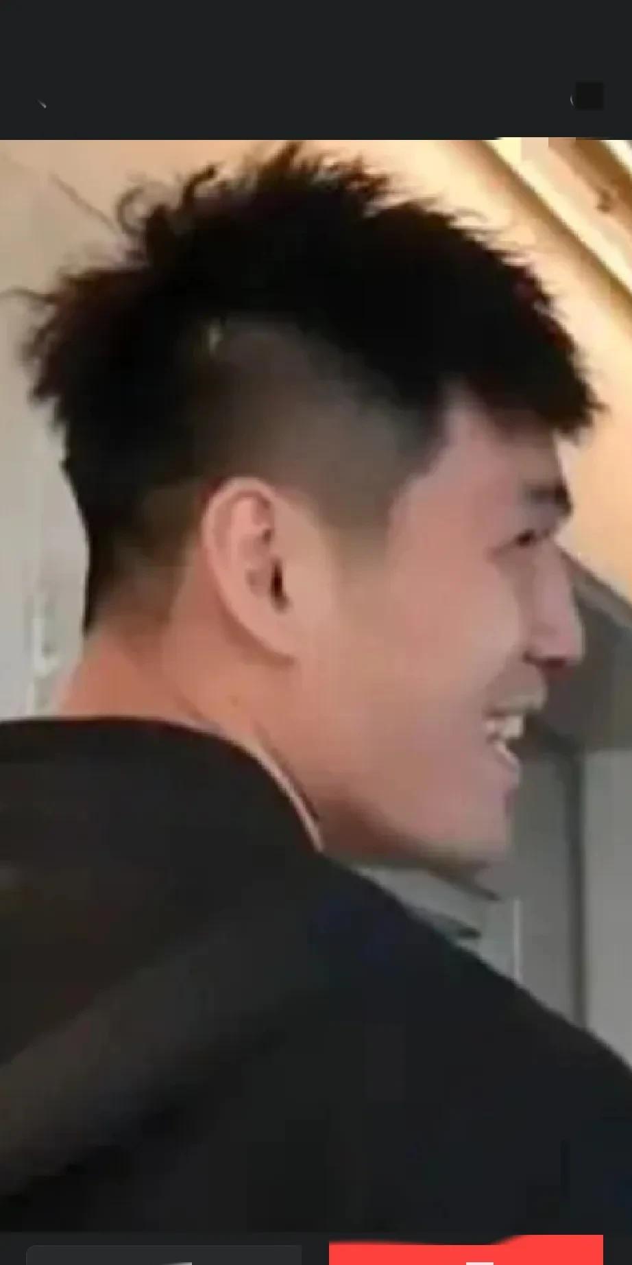 陈国豪做梦也没想到，让广东男篮这么一炒，自己身价突突突的往上涨。陈国豪做梦都能笑