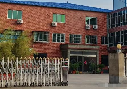河南浚县，一个老实巴交的六旬老人因组织卖淫获刑三年半，更离奇的是，案件在进行重审