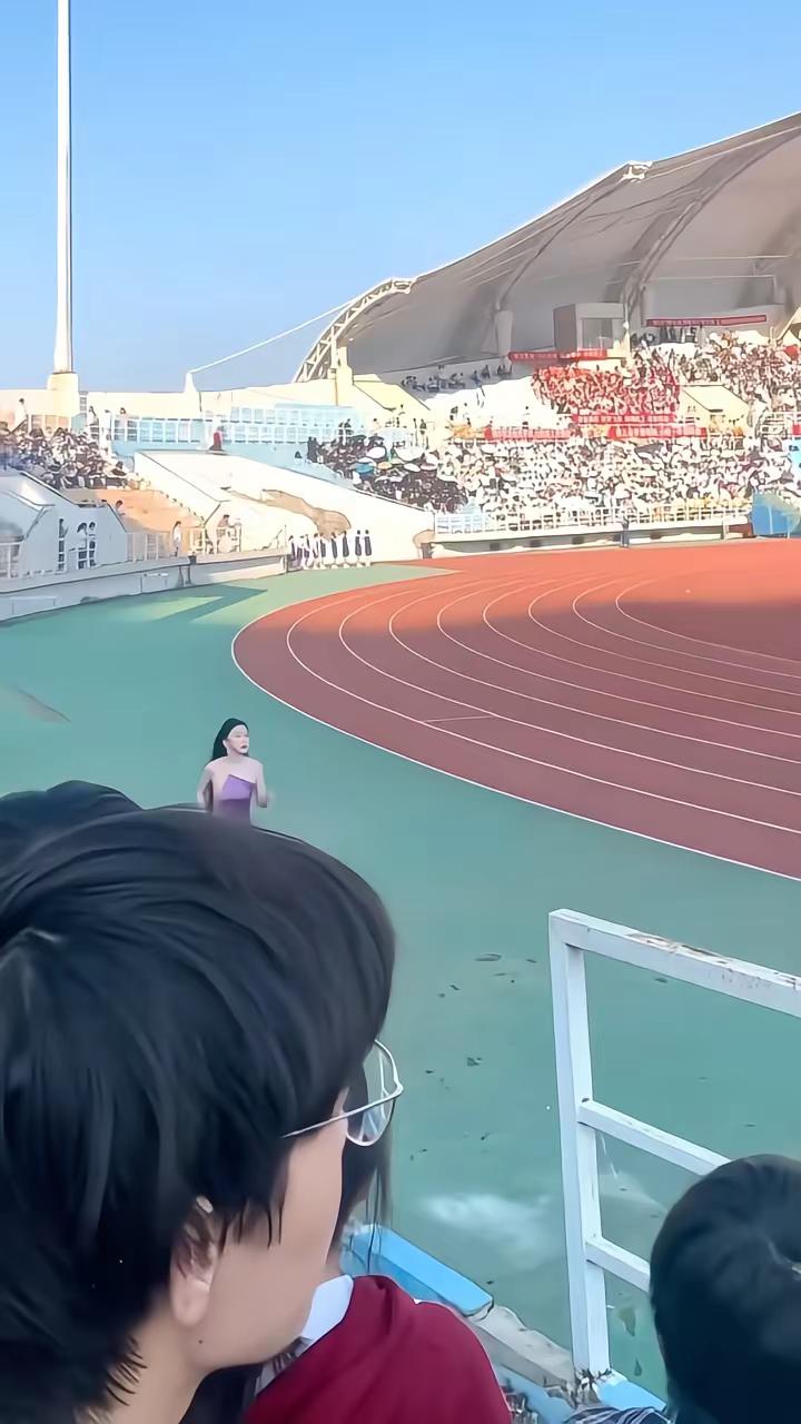 学姐参加运动会迟到短短几秒却跑进了全校男孩心理大学四年