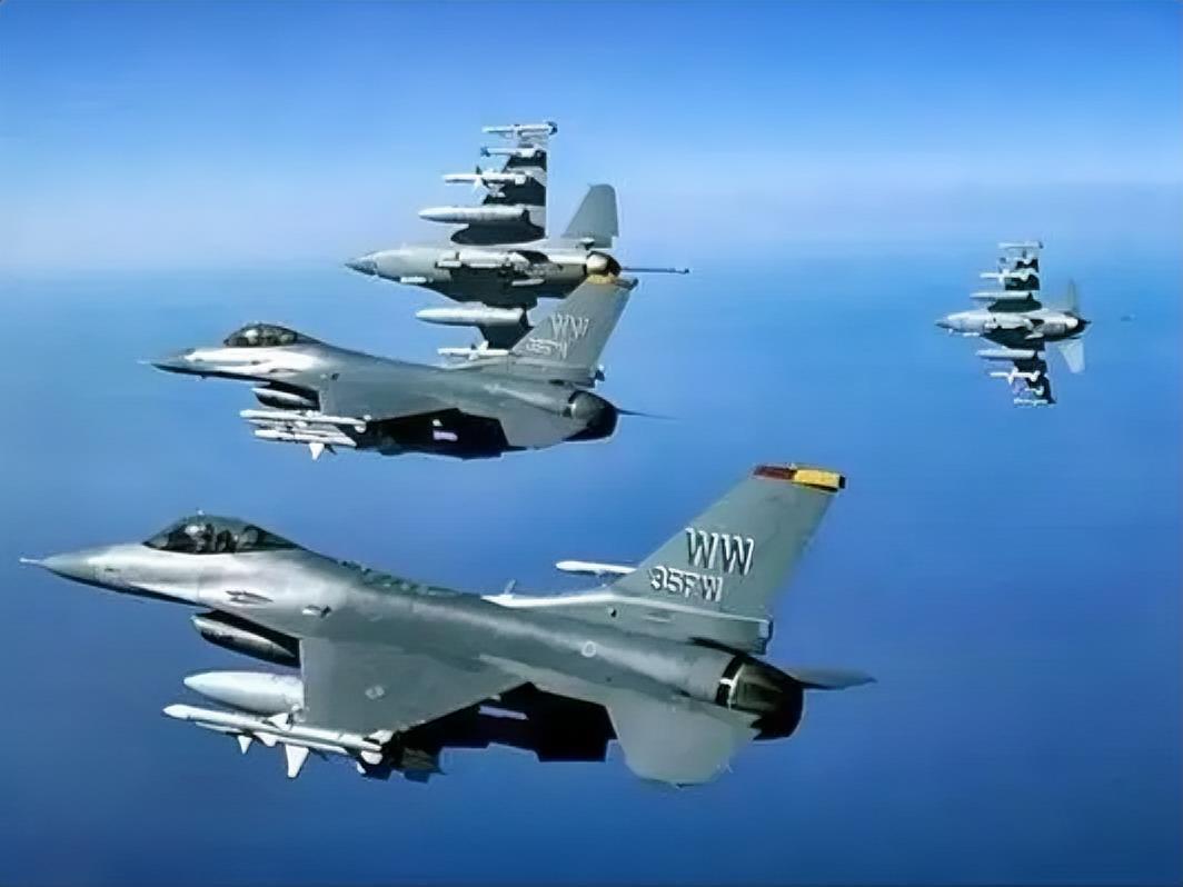 春节黄海对峙：美军一边盯着伊朗，一边来家门口挑衅，算盘打得太精大年初二，全国