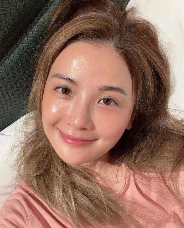 说句得罪人的话，如果我是蔡卓妍，我绝对不会嫁给林俊贤这样的健身教练，不是健身圈乱
